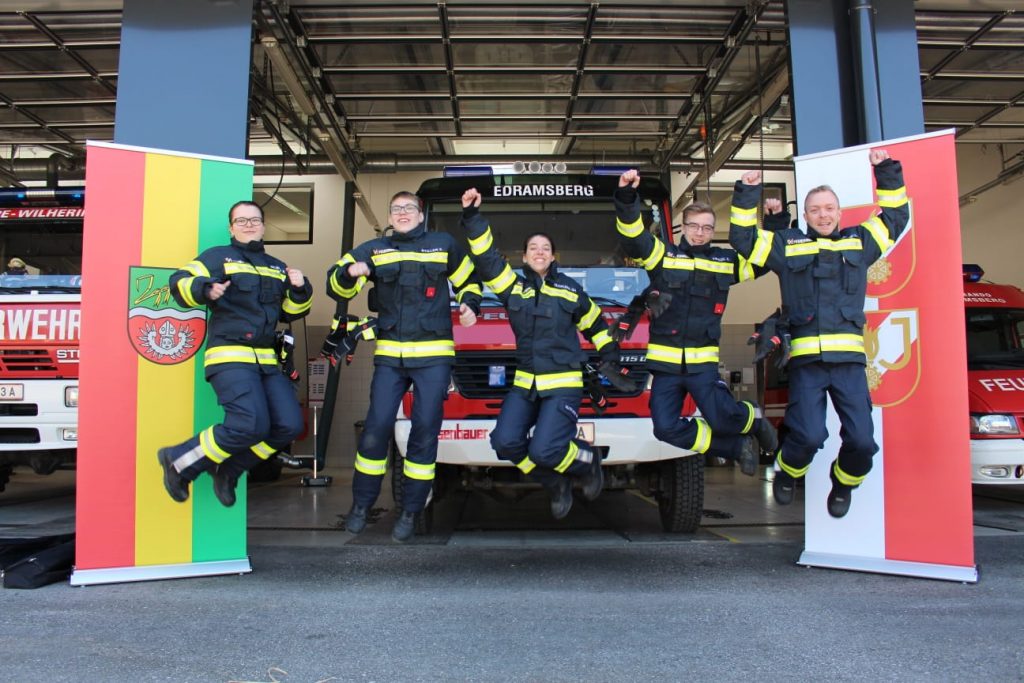 +++ FÜNFFACHER ABSCHLUSS FÜR UNSERE FEUERWEHR +++