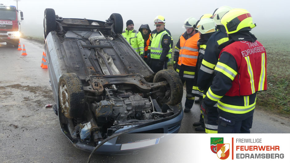 +++ Verkehrsunfall auf eisglatter Fahrbahn+++