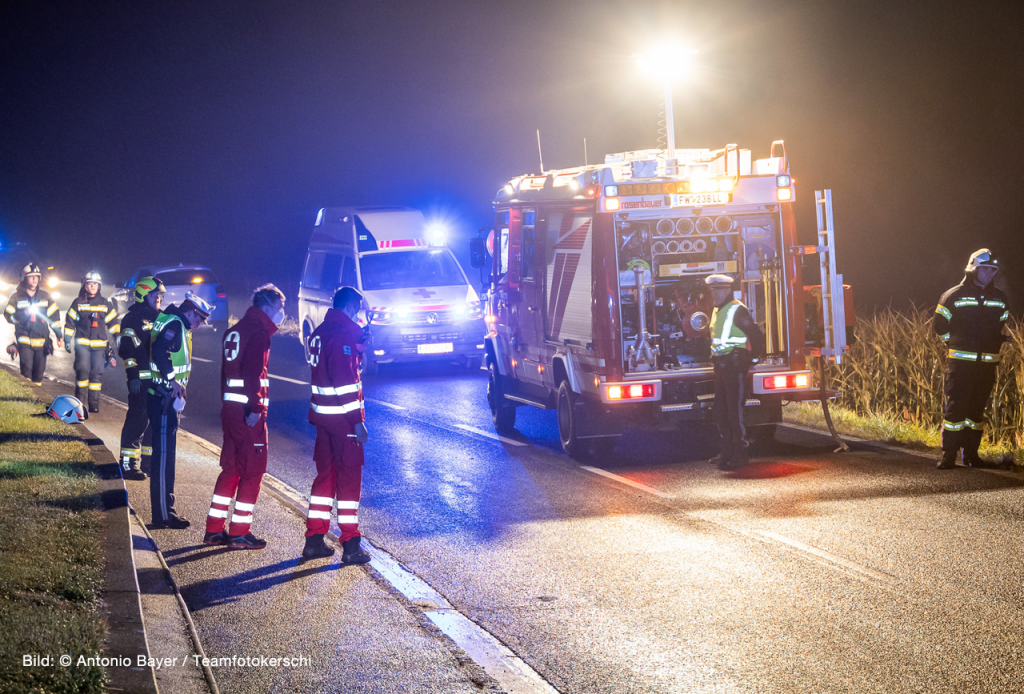 +++ Verkehrsunfall – Aufräumarbeiten in Mühlbach +++