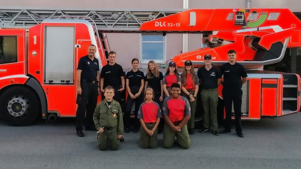 ￼Besuch bei der Berufsfeuerwehr der Stadt Linz.