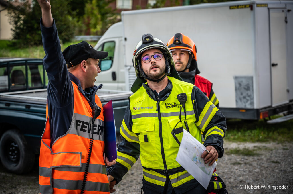 +++ Brand Wohnhaus – Zugsübung der drei Feuerwehren +++