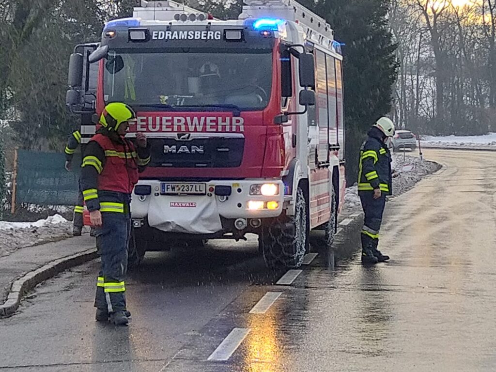 +++Erneute Ölspur im Ortsteil Hitzing+++